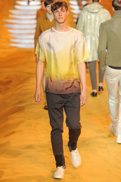 Look 14